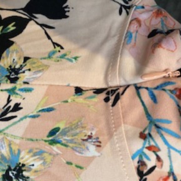 Floral Bodysuit with front choker. - Picture 3 of 3